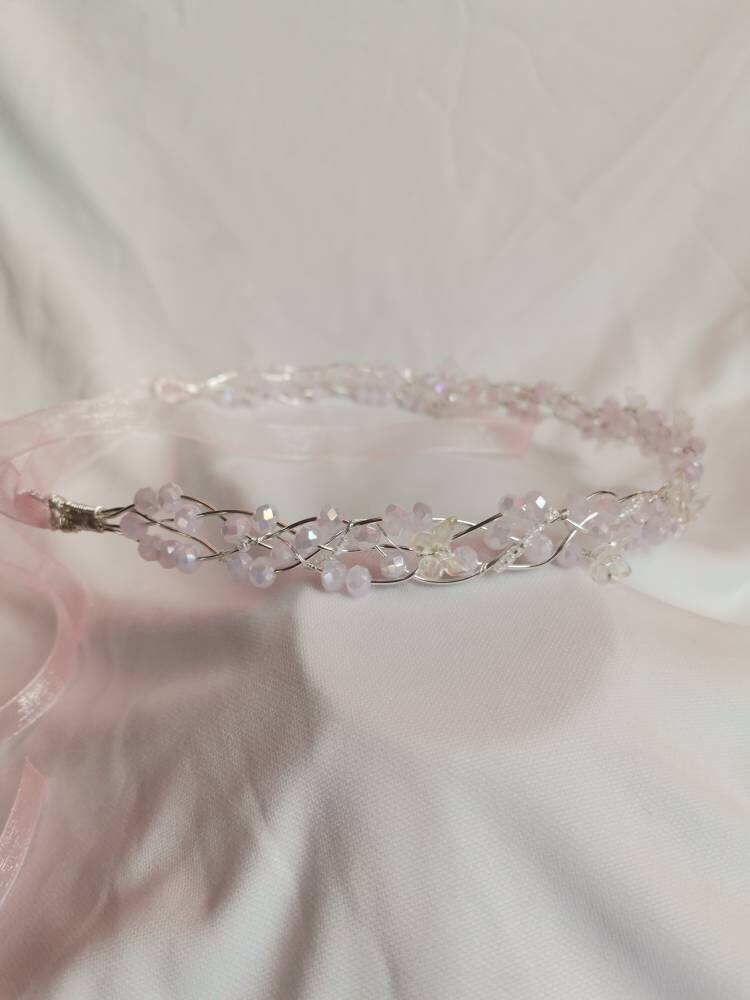 Diadema de alambre plateado trenzado