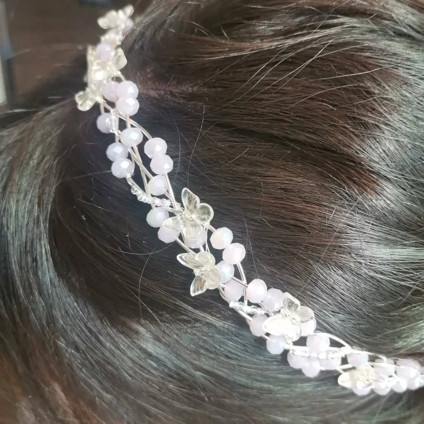 Diadema de alambre plateado trenzado