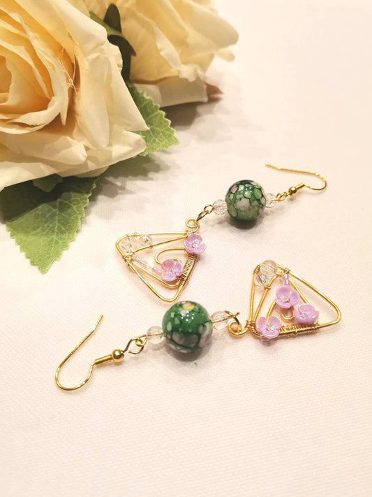 Pendientes Dorados con Perla y Flores – Únicos