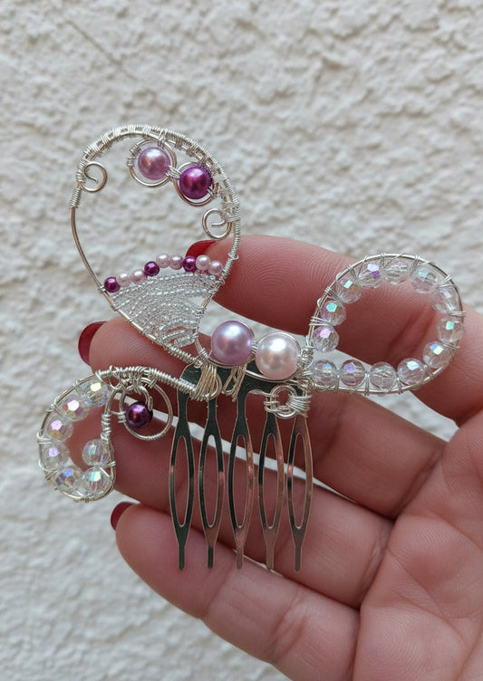 Peina de alambre plateado y perlas de imitación moradas