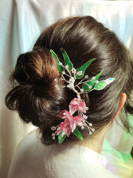 Peina plateada de flores rosas de resina