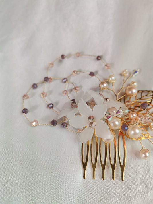 Peina dorada con toques nudes