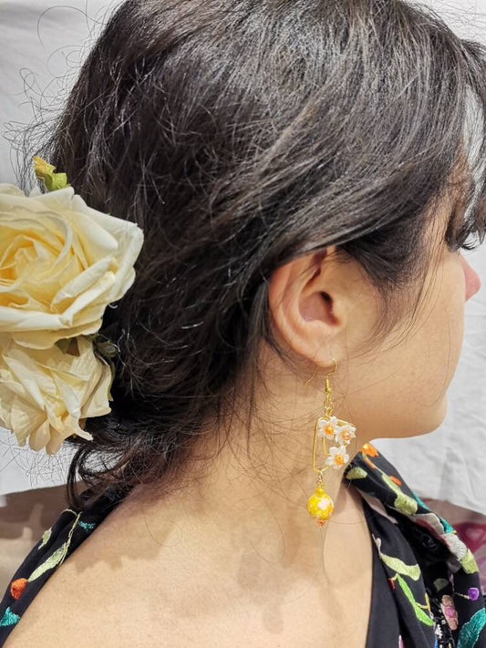 Pendientes largos en tonos anaranjados y amarillos