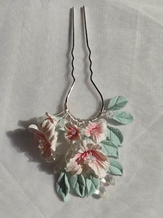 Horquilla plateada con flores y hojas de cerámica rusa