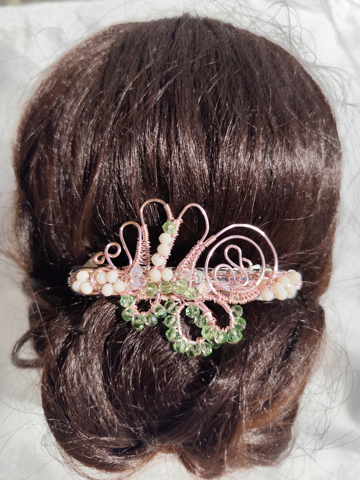 Pasador en alambre rosa y cristal