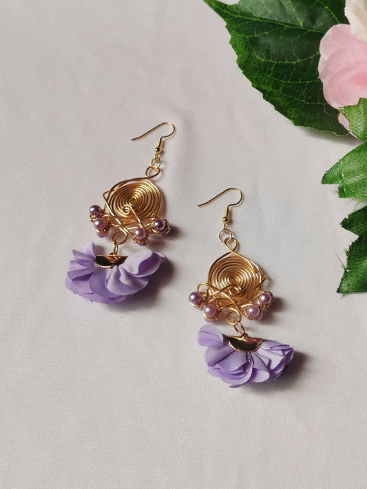 Pendientes de flamenca de alambre con perlas y abanico de tela