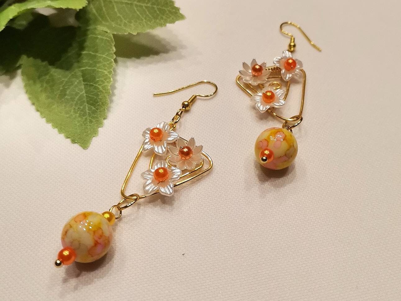 Pendientes largos en tonos anaranjados y amarillos