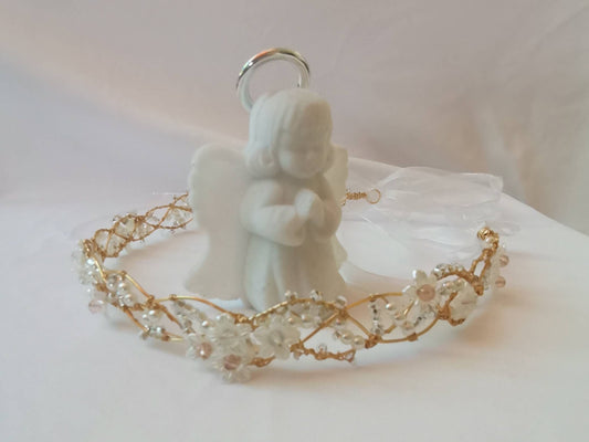 Tiara trenzada de alambre y cristal, con flores.