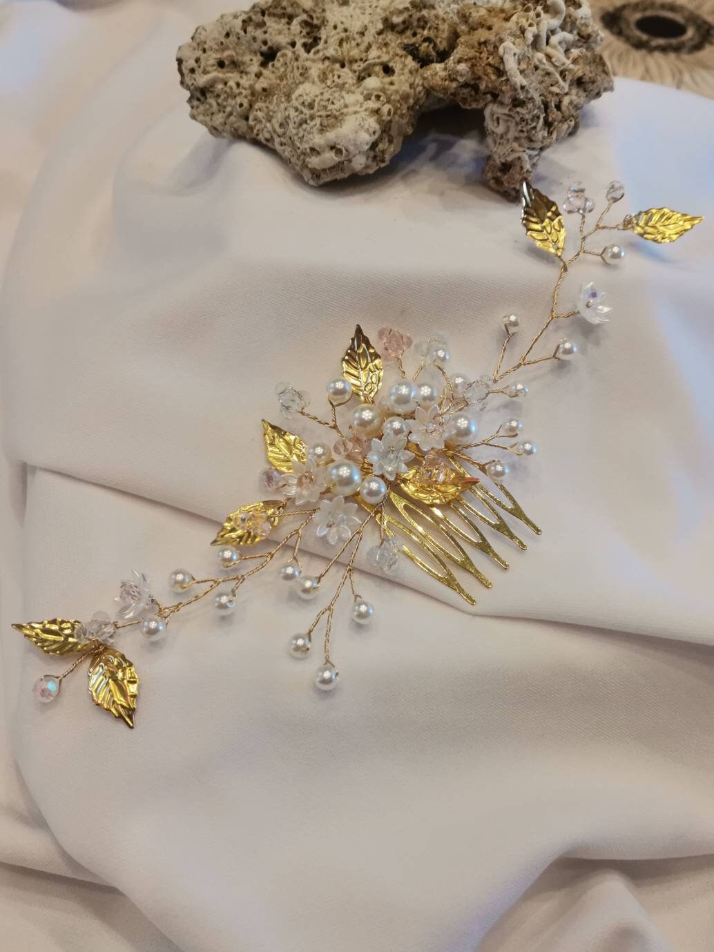 Peina montada en alambre dorado para tocado novia, madrina, quince cumpleaños...