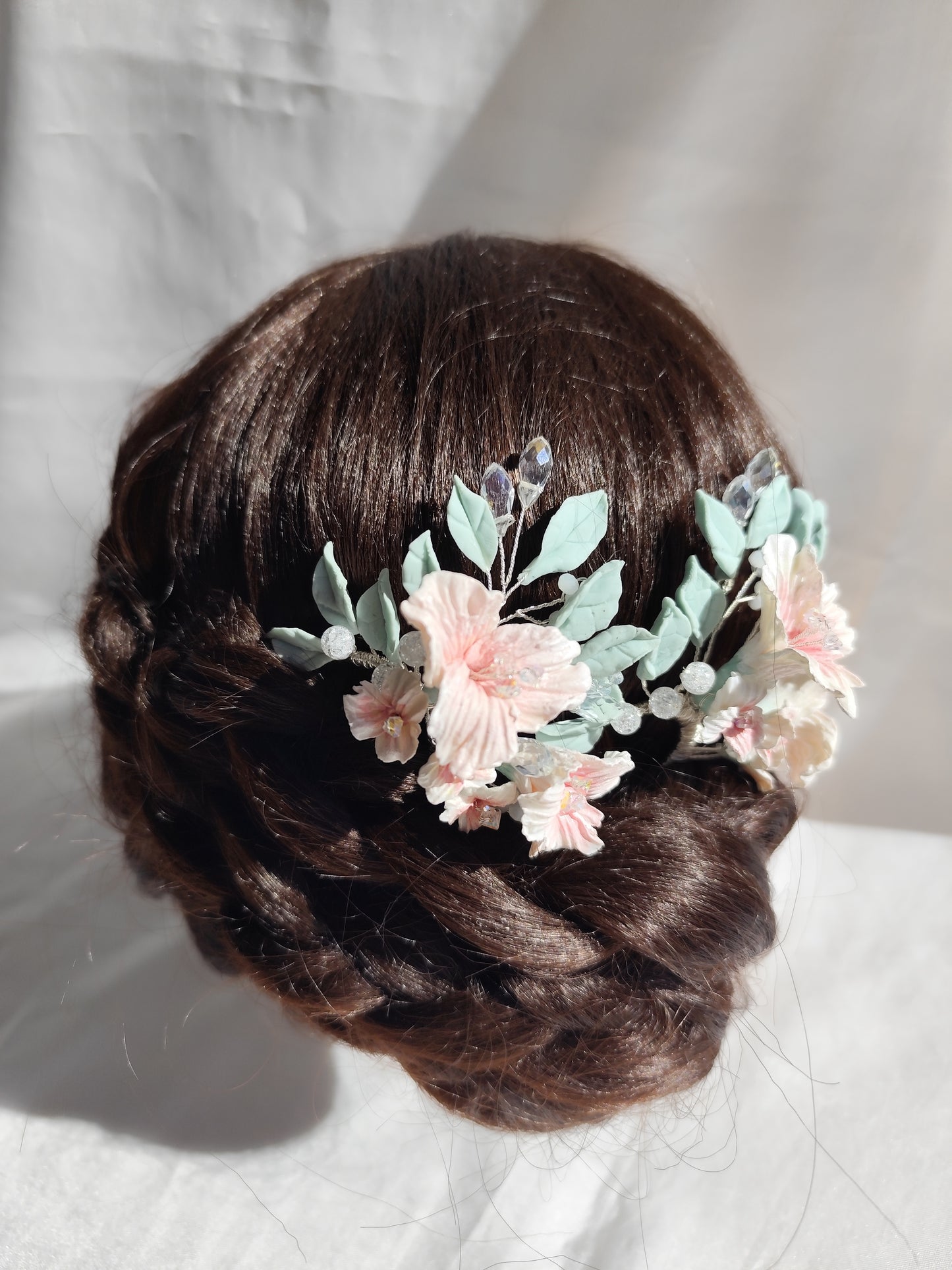 Horquilla plateada con flores y hojas de cerámica rusa