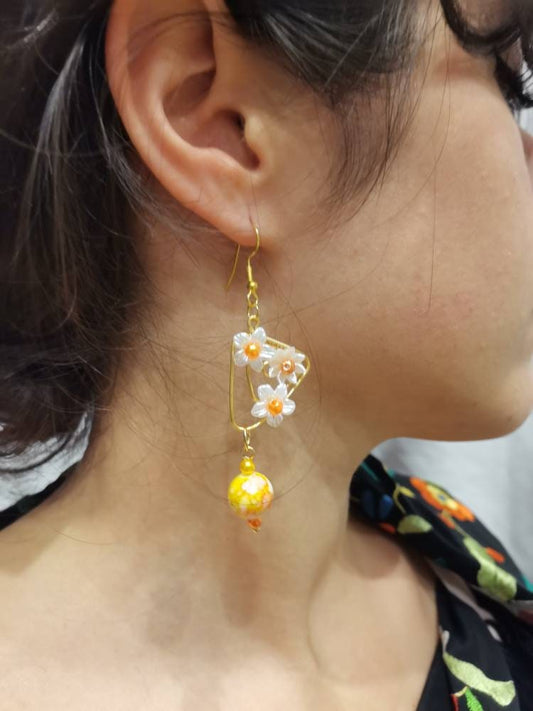 Pendientes largos en tonos anaranjados y amarillos