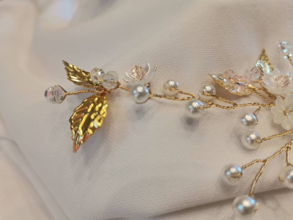 Peina montada en alambre dorado para tocado novia, madrina, quince cumpleaños...