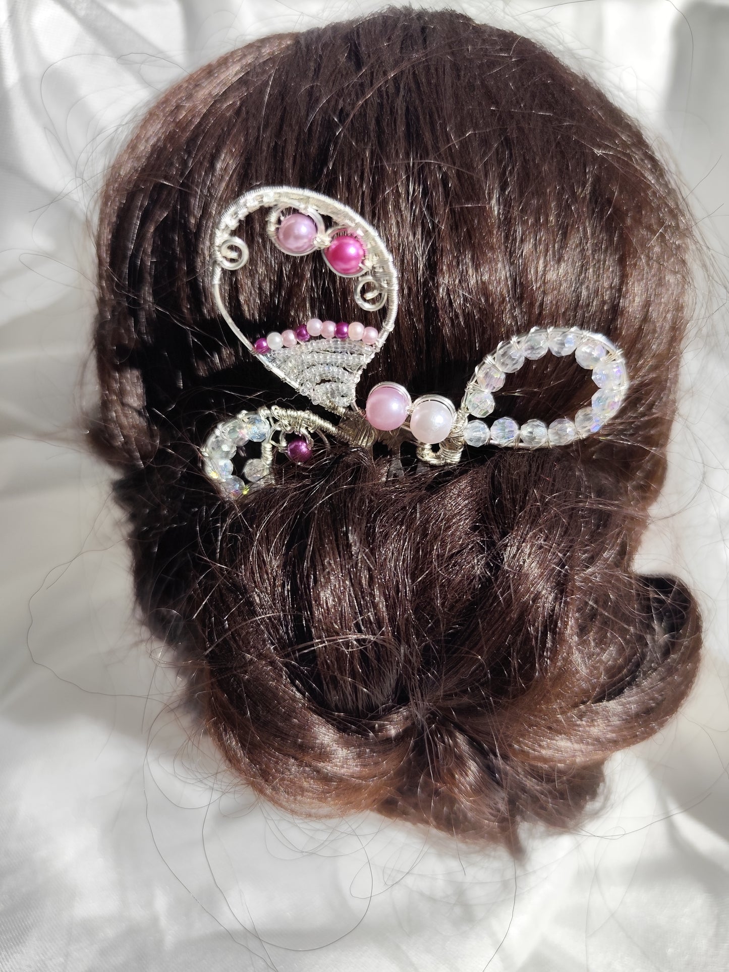 Peina de alambre plateado y perlas de imitación moradas